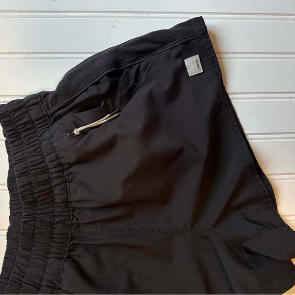 Vuori Dash Shorts - Picture 3 of 9